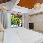 Oberoi Luxury Villas - in heart Seminyak